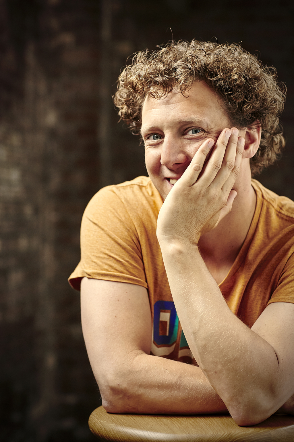 Jochem Myjer Ik Kan Lijkbleek Op De Mat Stappen En Er Met Kleur Vanaf