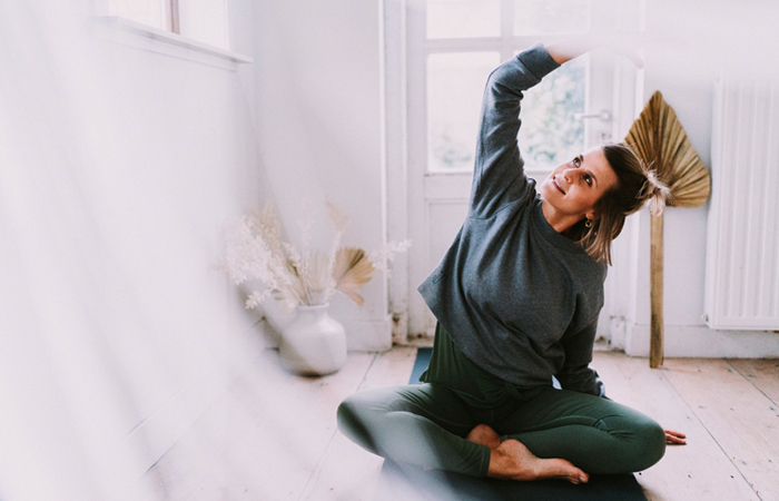 Wennen aan touw Je zal beter worden Eva Daeleman: 'Ik vertrouw erop dat het universum het goed met mij voor  heeft'⋆ Yoga Online
