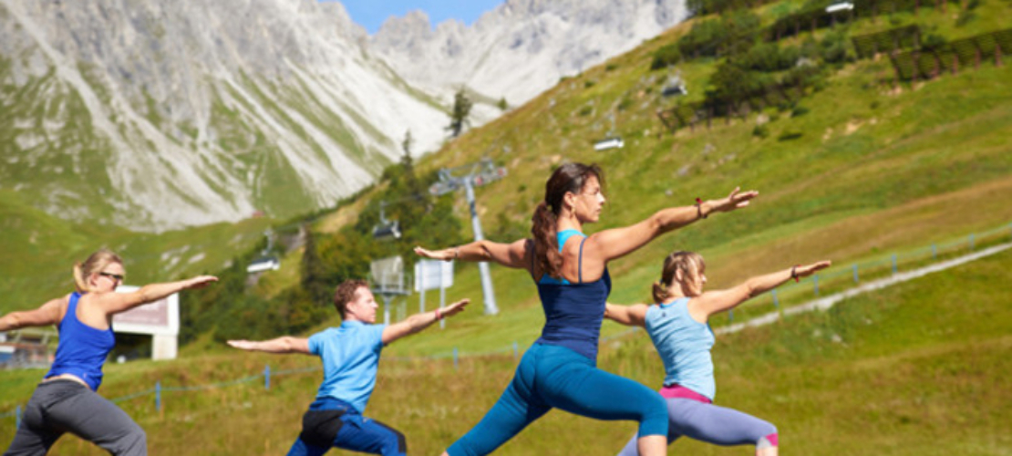 Laat je energie weer stromen met bergyoga in Oostenrijk