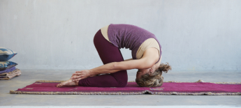 Verlicht spanning in nek, schouders en rug met deze yoga oefeningen