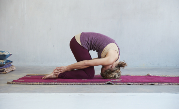 Verlicht spanning in nek en schouders met deze yoga oefeningen
