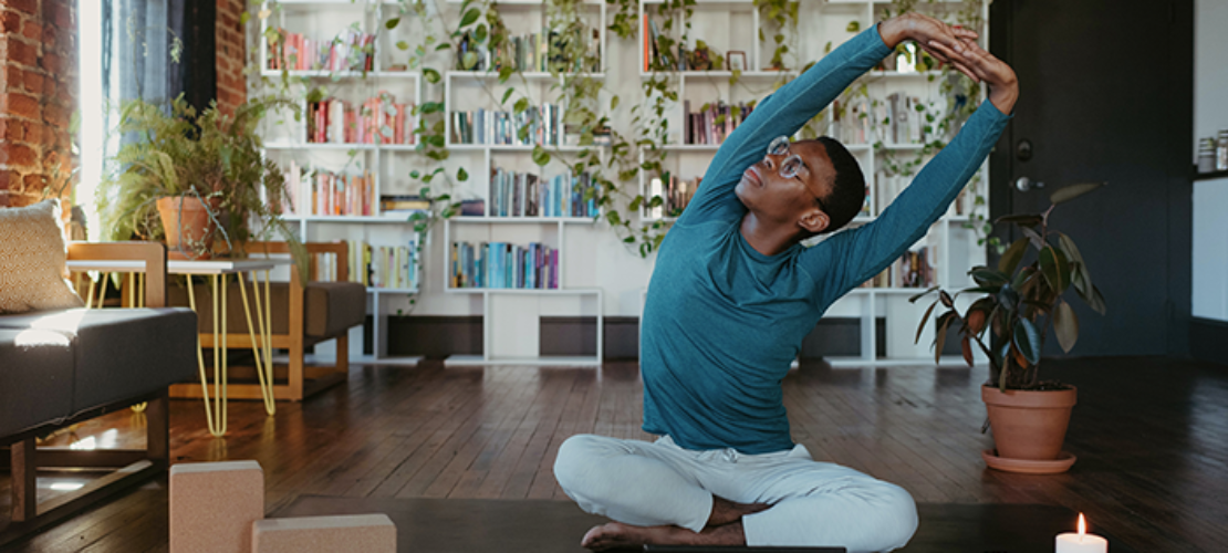 Thuis yoga doen? Dit heb je nodig voor een fijne les