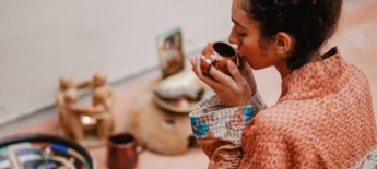 Yoga en cacao: dit kan een ceremonie voor je doen