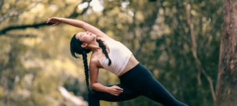 Duurzaam én comfortabel: zo kies je bewuste yogakleding