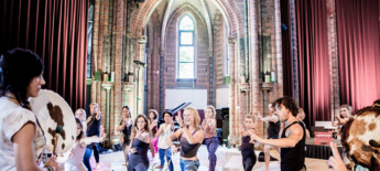 Yoga in bijzondere kerken in Amsterdam