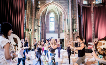 Yoga in bijzondere kerken in Amsterdam