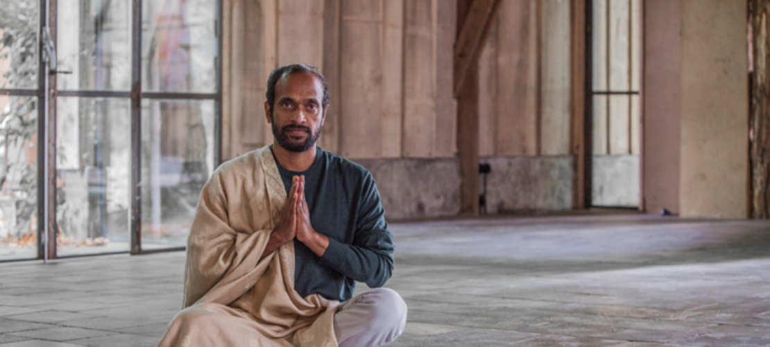 Yogadocent Vijay Gopala: ‘Maak ruimte voor het pure zelf’