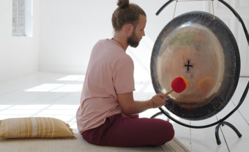 Yogapsychologiesessie om tot rust te komen (met gongbad)